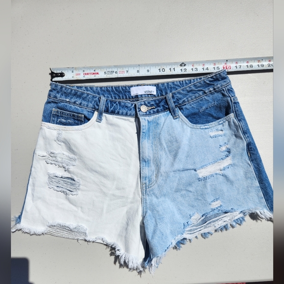 Multi color shorts - Picture 2 of 4